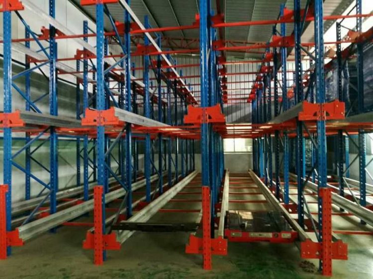 重（chóng）型（xíng）貨（huò）架